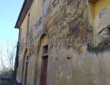 Bellissimo Casale Diruto Da Restaurare Immerso nel Verde delle Colline Pisane della Valdera