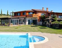Fattoria delle Tartarughe. Incantevole Villa sul Lago