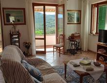 Villa unifamiliare con pertinenze e giardino