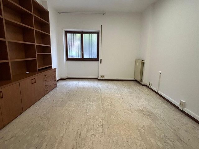 Affittasi appartamento uso studio professionale