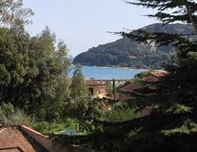Villa d'epoca con ampi spazi esterni