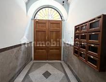 Interno palazzo — Apartment for sale in Roma, Castro Pretorio