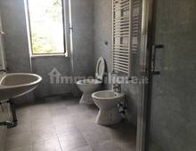 bagno 1 — Apartment for rent in Pomezia, Santa Palomba
