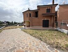 Foto Cometa 4 — Four-family villa for sale in Albano Laziale