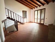 Villa in Bifamilare in Stile Toscano
