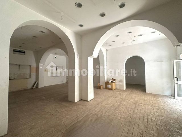 Prati - Locale Commerciale mq 243 su Due Livelli