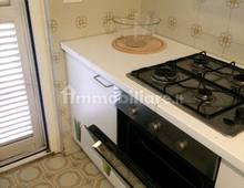 Cucina — Casa adosada en renta en Fiumicino, Fregene