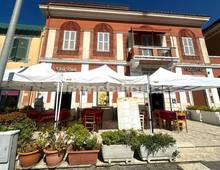 Facciata — Local comercial en venta en Roma, Ostia Antica