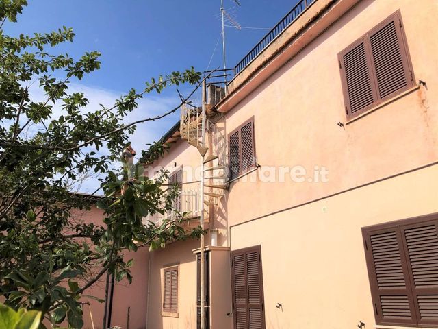 Pomezia Appartamento 150 mq Ristrutturato con Balconi