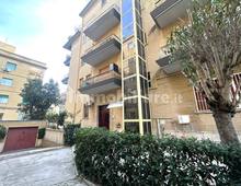Facciata — Apartamento en venta en Roma, Ostia Levante