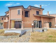 Foto Cometa 36 — Villa de cuatro familias en venta en Albano Laziale