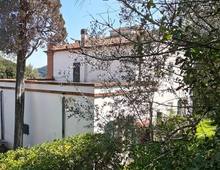 Villa d'epoca con ampi spazi esterni