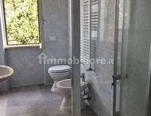 bagno 2 — Appartement en contrat de bail à Pomezia, Santa Palomba
