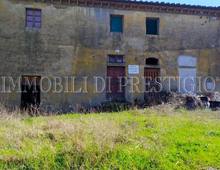 Bellissimo Casale Diruto Da Restaurare Immerso nel Verde delle Colline Pisane della Valdera