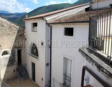 Palazzetto delle Torri. Bellissimo Edificio Storico