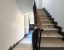 Interno palazzo — Appartamento in vendita a Roma Castro Pretorio