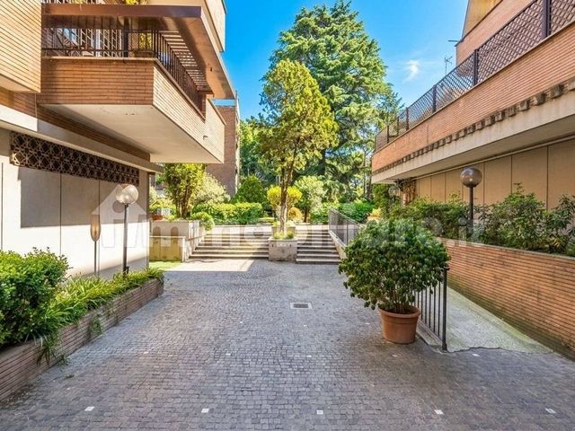 Camilluccia - Mario Fani Grazioso Appartamento Balconato