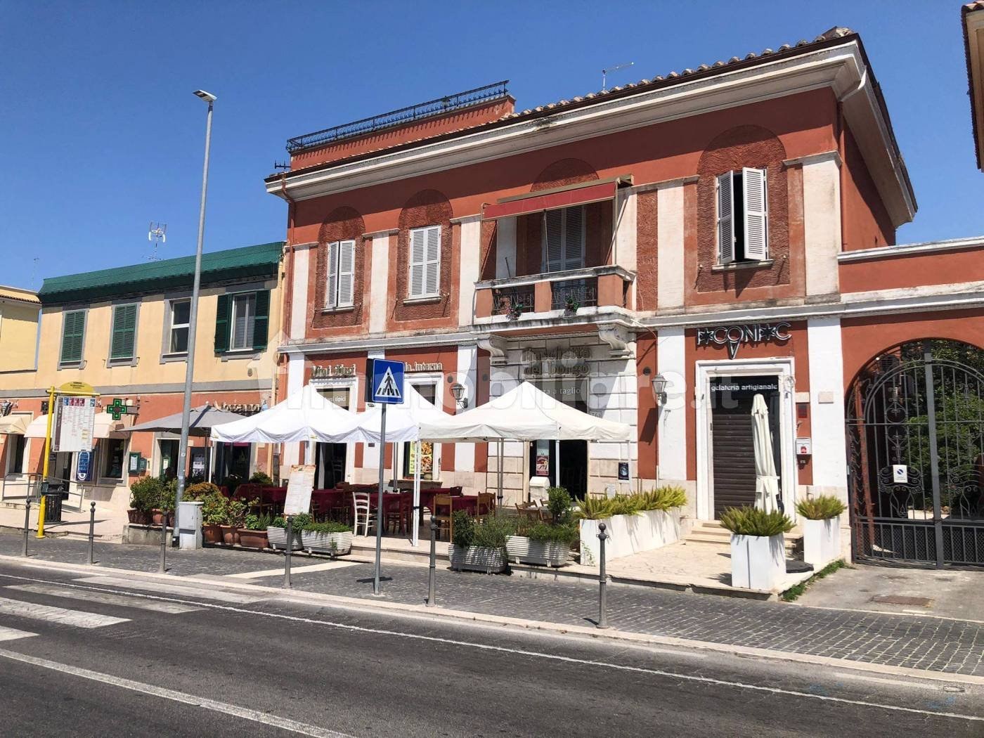 Facciata — Negozio in vendita a Roma Ostia Antica