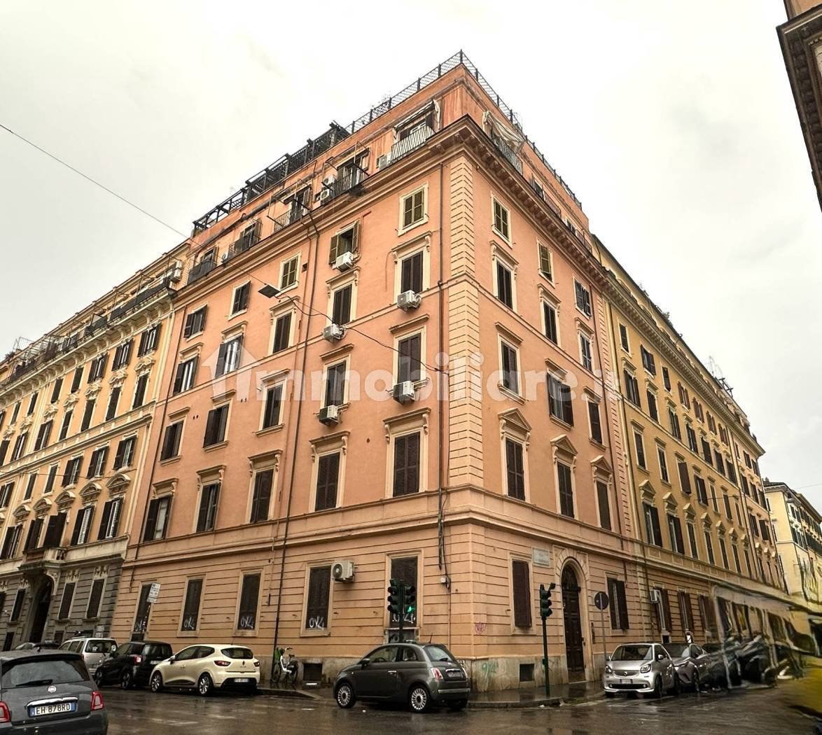 Facciata — Appartamento in vendita a Roma Castro Pretorio