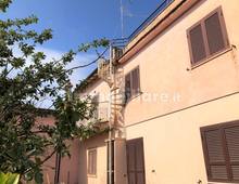 Facciata — Appartamento in affitto a Pomezia Santa Palomba