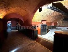 Interno palazzo — Negozio in affitto a Roma Testaccio