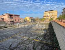 Posti auto e moto via Termini Imerese, Borghesiana