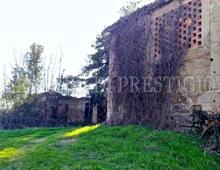Bellissimo Casale Diruto Da Restaurare Immerso nel Verde delle Colline Pisane della Valdera