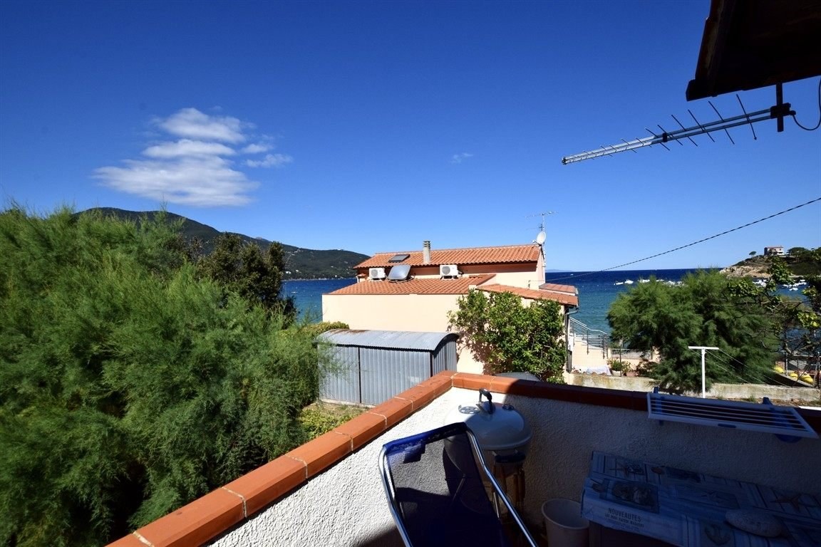 Appartamento con ampia terrazza a 50mt dalla spiaggia