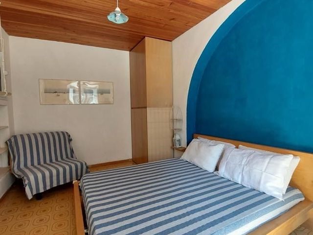 Trilocale direttamente affacciato sul mare