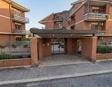 Appio Claudio/Statuario  Via Squillace  luminoso mq 117 con 3 balconi