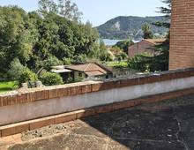 Villa d'epoca con ampi spazi esterni