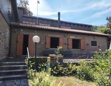PUNTA DEL LAGO - Villa indipendente con grande parco privato
