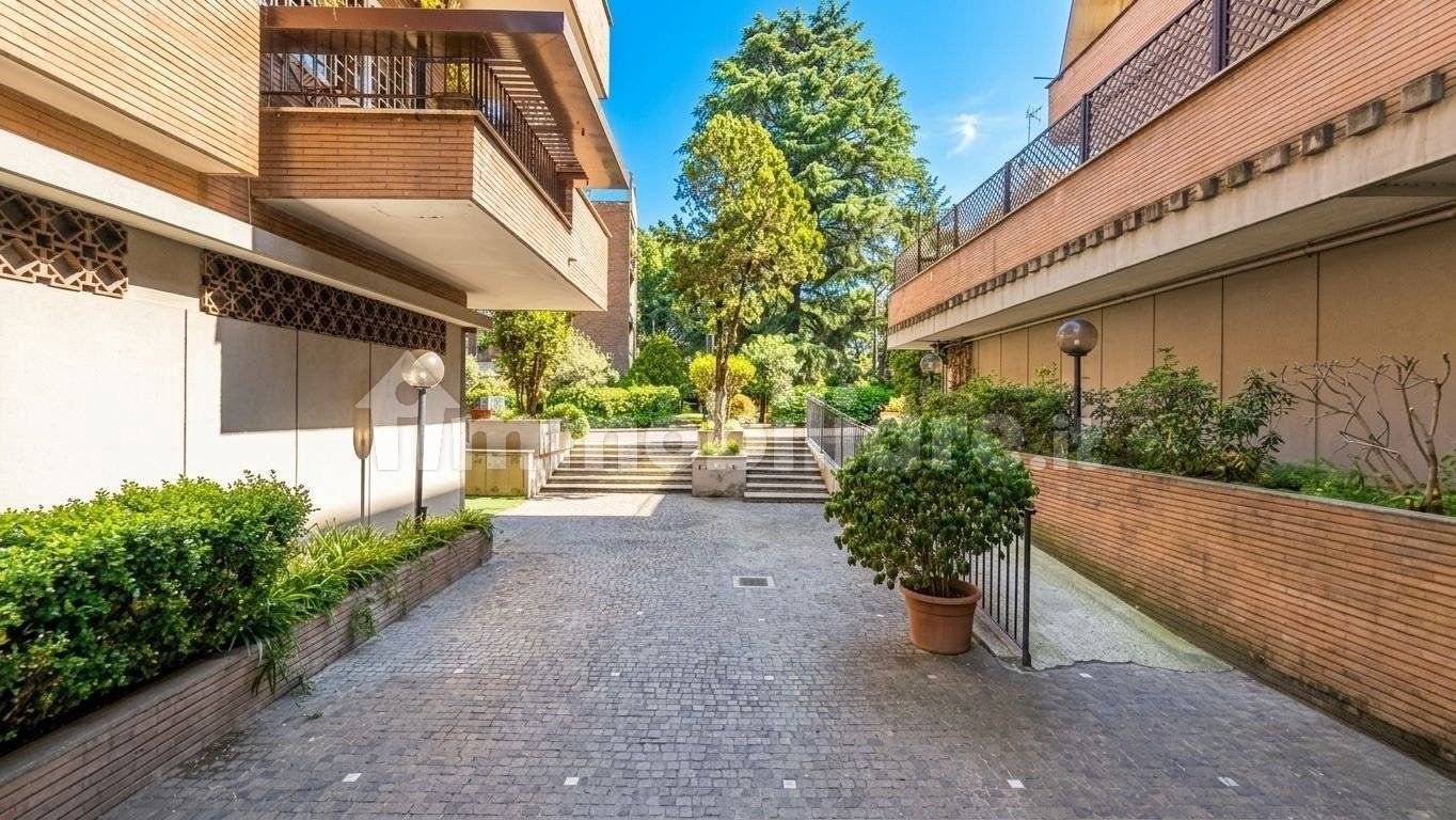 Cortile interno — Квартира — продажа, Roma, Camilluccia - Farnesina