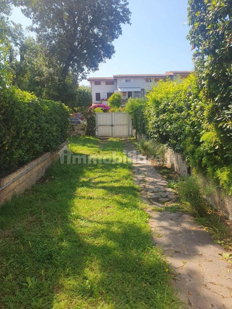 Giardino — Таунхаус — аренда, Fiumicino, Fregene