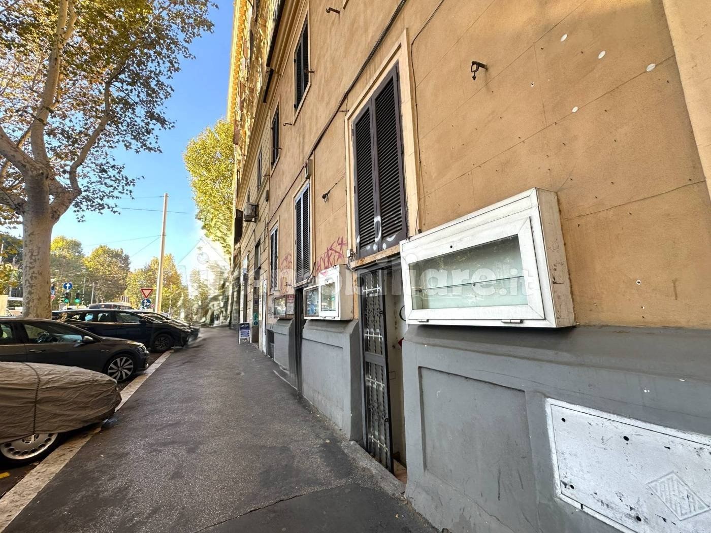 Facciata — Магазин — аренда, Roma, Trieste - Coppedè