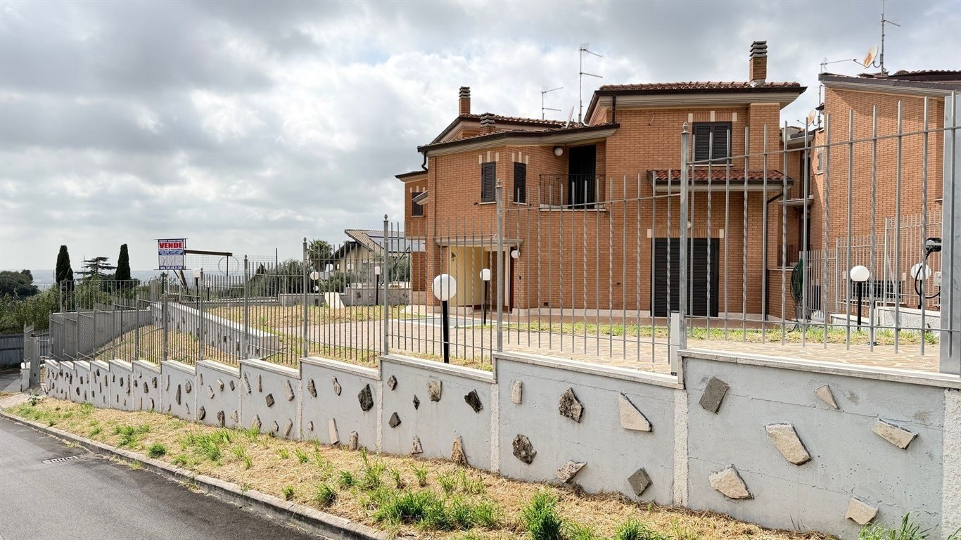 Foto Cometa 1 — Вилла на четыре семьи на продажу в Альбано Лациале