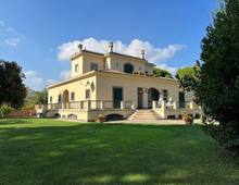 Splendida Villa Incastonata sulla Prima Collina di Silvi, Perla dell’Adriatico
