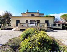 Splendida Villa Incastonata sulla Prima Collina di Silvi, Perla dell’Adriatico