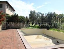 Splendido Casale Finemente Arredato Immerso nel Verde delle Colline Pisane della Valdera